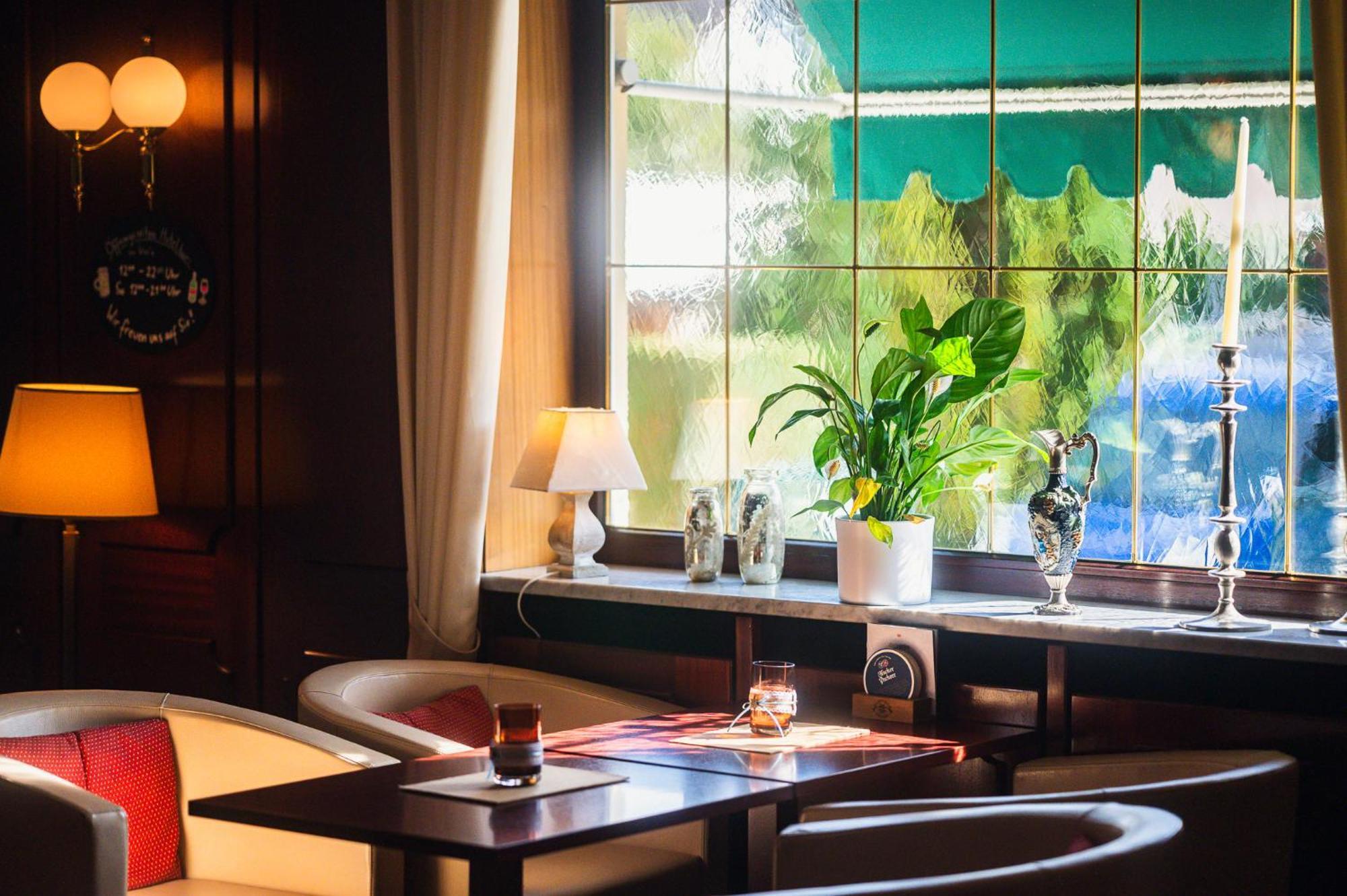 Hotel Am Schlosspark Zum Kurfuerst Oberschleissheim Bagian luar foto