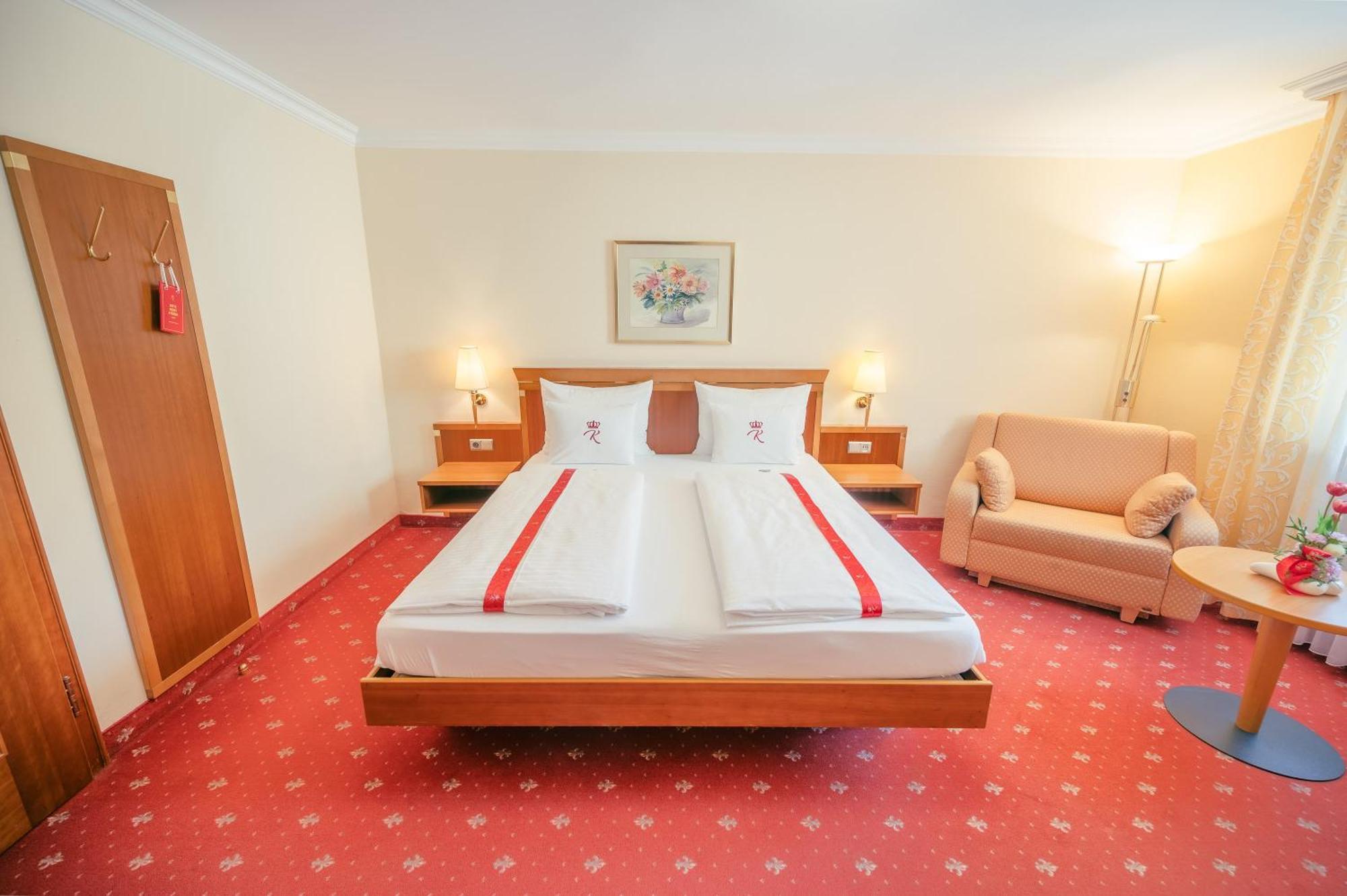 Hotel Am Schlosspark Zum Kurfuerst Oberschleissheim Bagian luar foto