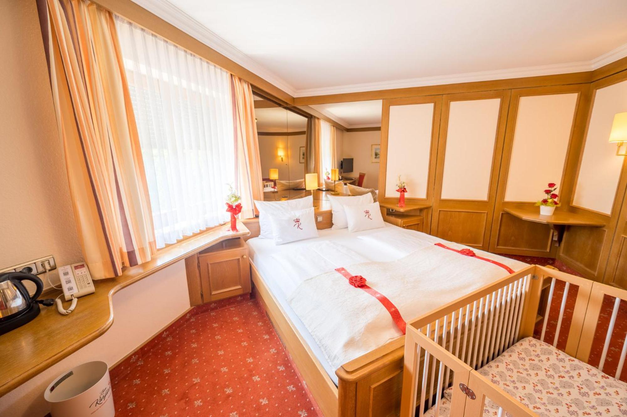 Hotel Am Schlosspark Zum Kurfuerst Oberschleissheim Bagian luar foto