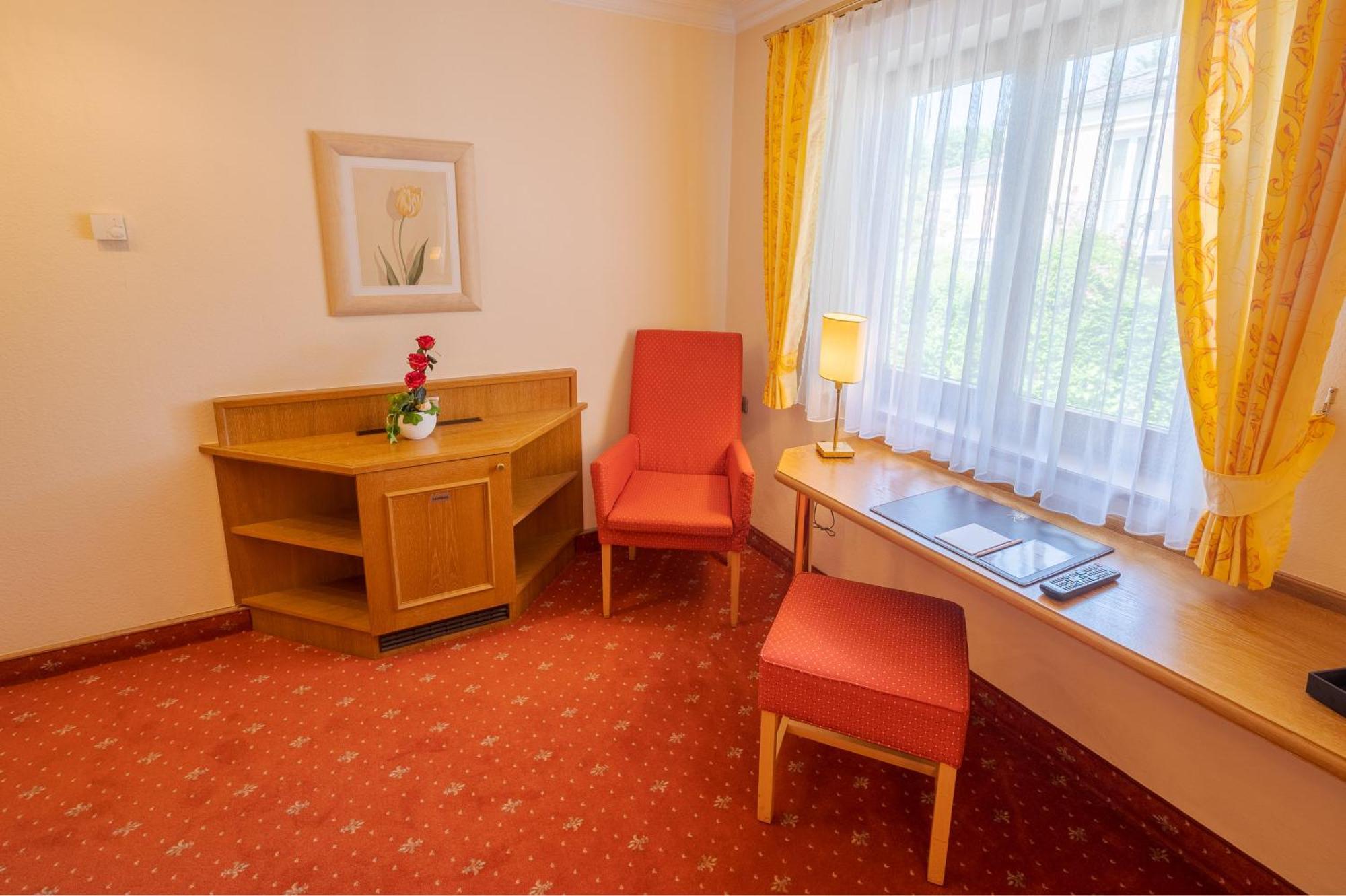 Hotel Am Schlosspark Zum Kurfuerst Oberschleissheim Ruang foto